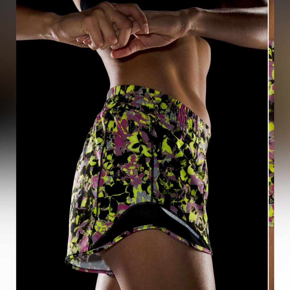 Lululemon Hotty Hot Low-Rise Lined Short 4"